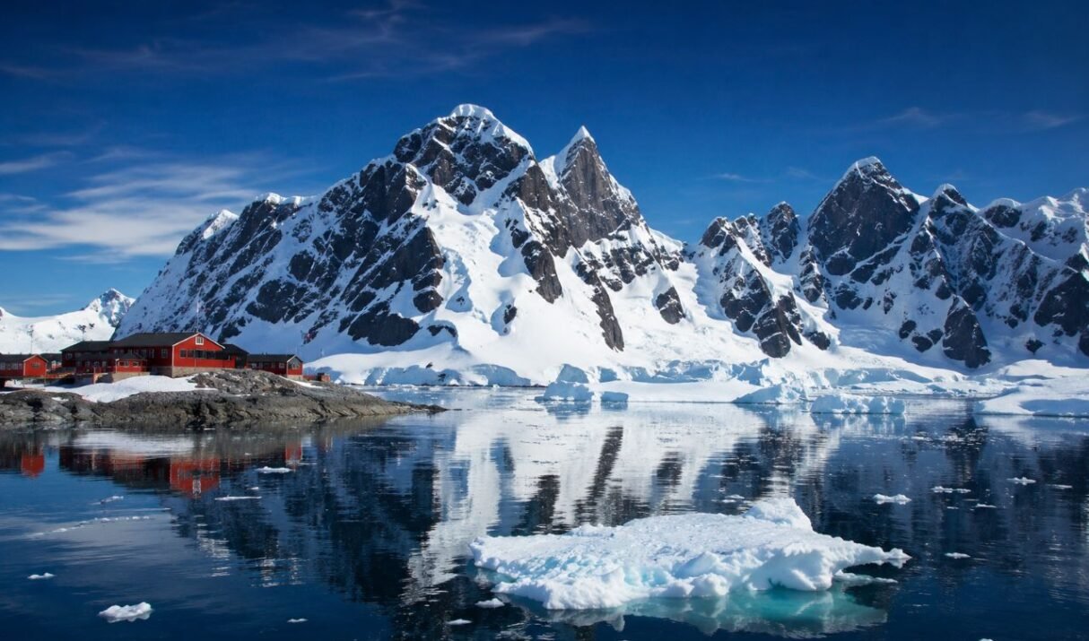 Antarctica Unveiled: Nations, Research, and the Frozen Frontier