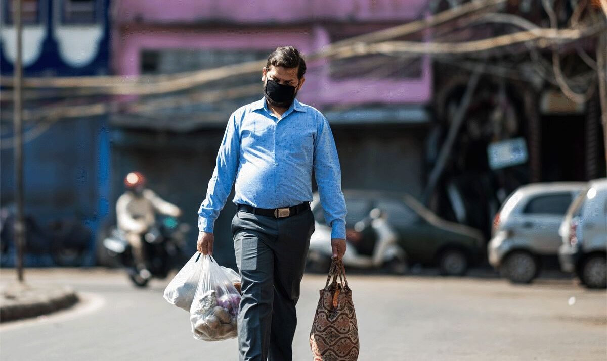 Why the Middle Class Is Disappearing Everywhere